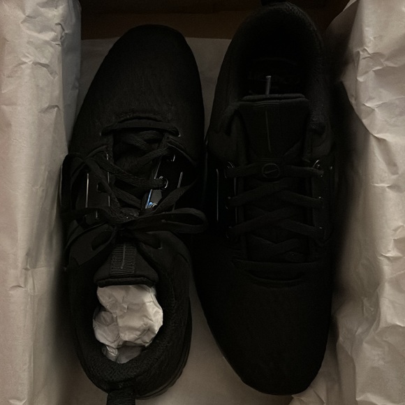 Nike in-season tr 10 womens running shoe | Size 7.5 Black NWT